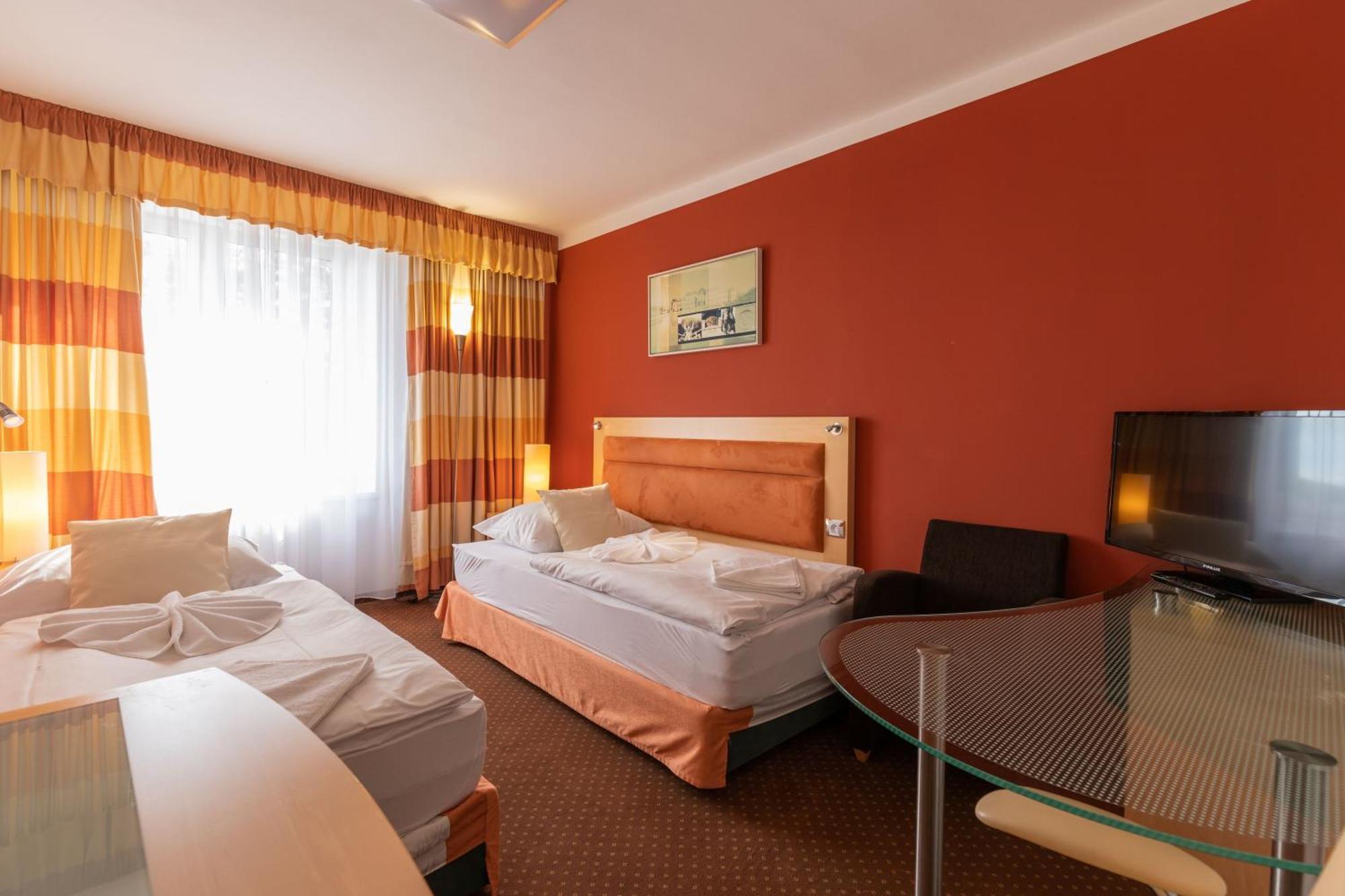 Active & Wellness Hotel Subterra Ostrov  Cameră foto